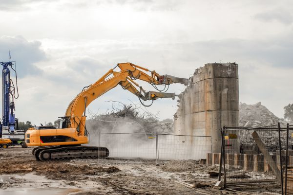 Silo Demolition in Schaumburg